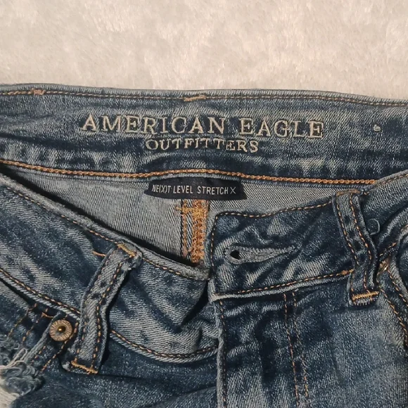 American Eagle Outfitters Women's Ripped Blue Jean Shorts - Picture 4 of 4